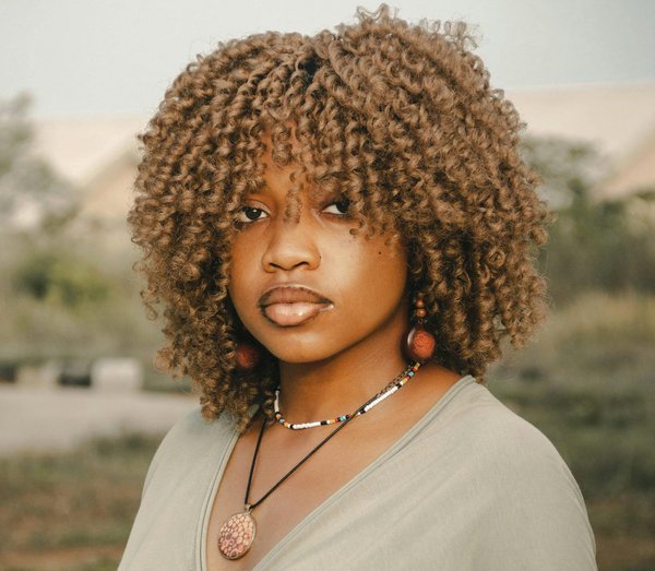 Quel protocole de soins pour sublimer les cheveux bouclés en hiver?