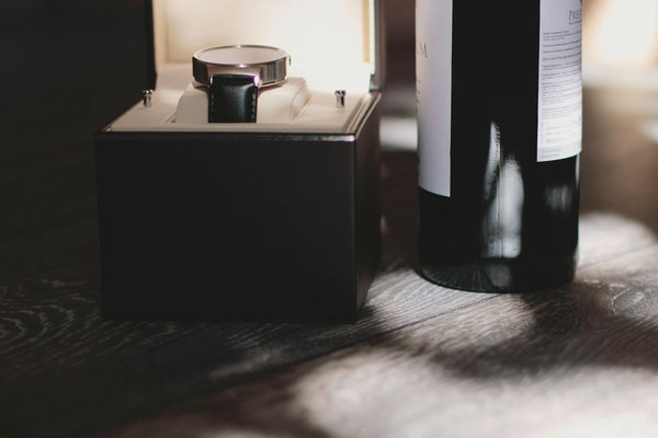 Boite à montre et remontoir montre automatique : guide complet